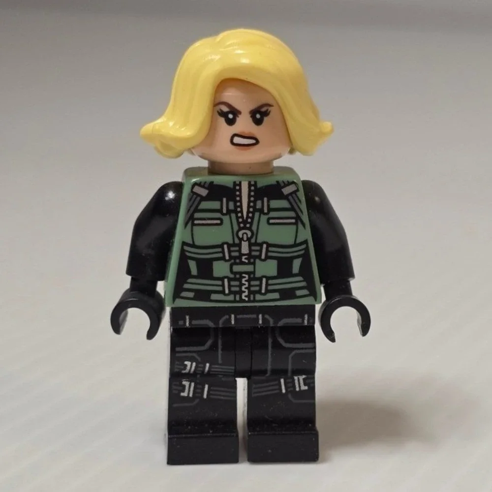 LEGO Marvel Black Widow Blonde Hair Green Vest‎ Minifigure